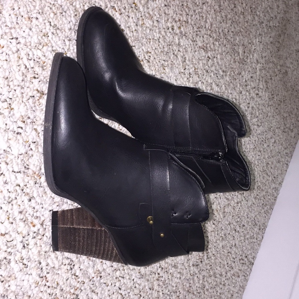 Xoxo ankle boots